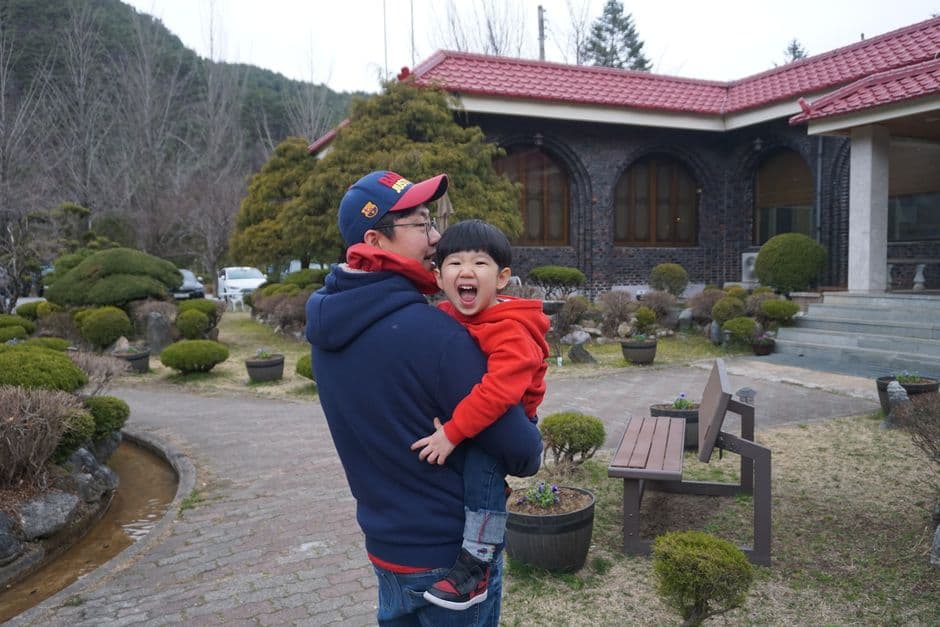 호수 위 반영 — 고요한 오후
