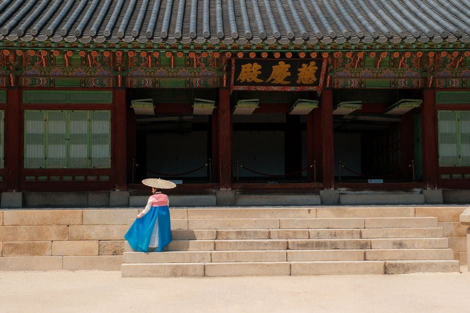 손자의 첫 걸음마 — 가족 모두의 축제
